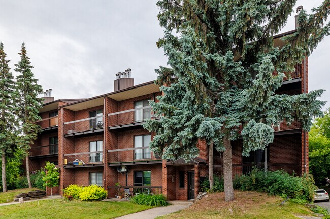 620 Chomedey Boul in Laval, QC - Building Photo - Building Photo