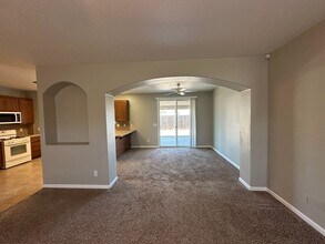 1912 Mount Whitney Ct in Tulare, CA - Building Photo - Building Photo