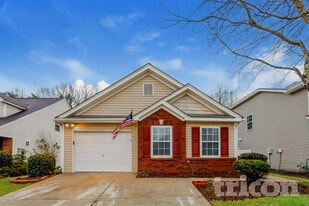 225 Silver Fox Trail in Dallas, GA - Building Photo