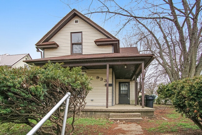 property at 933 S Logan St