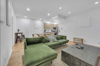 51 E Houston St in New York, NY - Foto de edificio - Building Photo