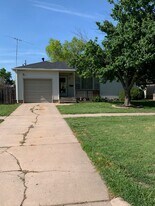 817 W Commercial St in Lyons, KS - Building Photo