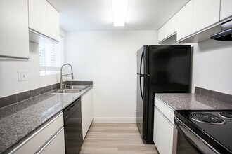 Brentwood Townhomes in Atlanta, GA - Foto de edificio - Building Photo