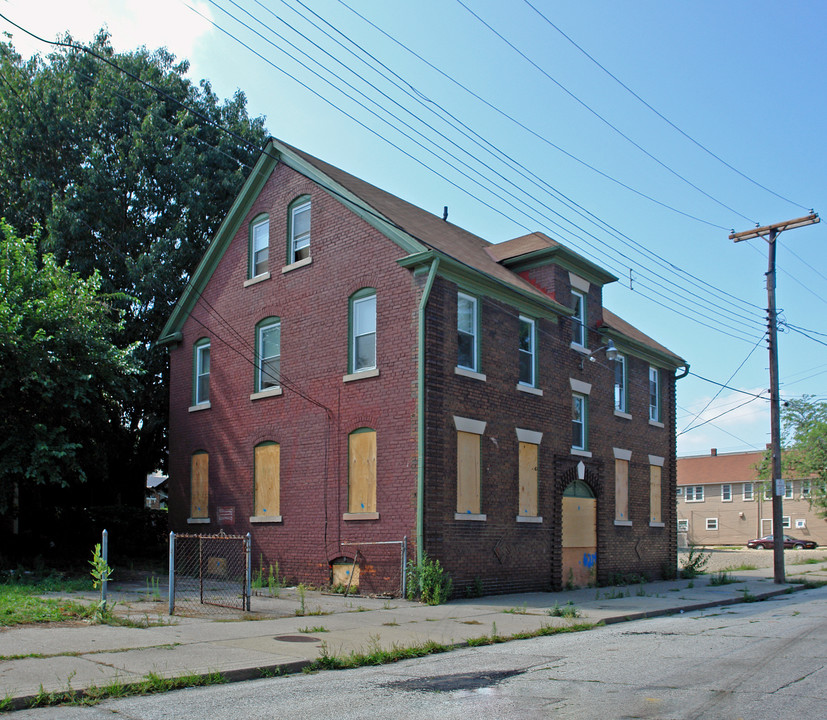 6214 Lausche Ave in Cleveland, OH - Building Photo