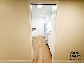 5252 Hermitage Ave in Los Angeles, CA - Foto de edificio - Building Photo