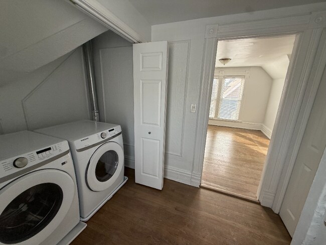 3111 N Clifton Ave, Unit 5 in Chicago, IL - Building Photo - Building Photo