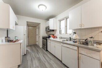 845 N Hoyne Ave, Unit 2 in Chicago, IL - Building Photo - Building Photo