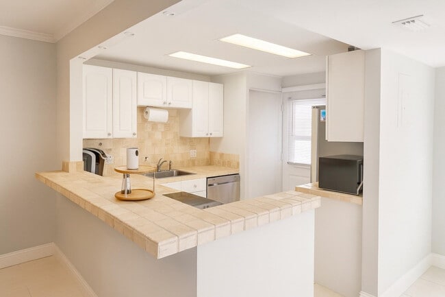 6161 NW 2nd Ave in Boca Raton, FL - Building Photo - Building Photo