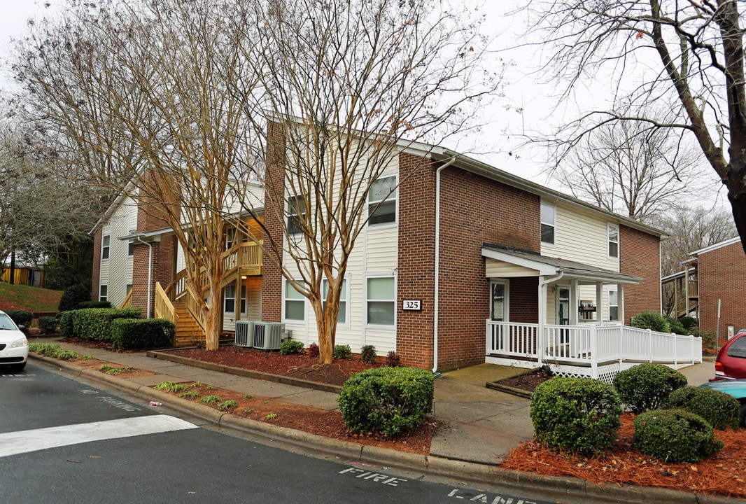 West Downs Apartments in Charlotte, NC - Building Photo