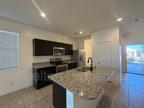 25681 W Desert Dr in Buckeye, AZ - Building Photo - Building Photo