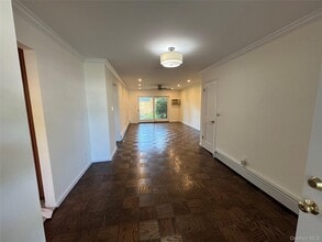 9 Harbour Ln in Oyster Bay, NY - Building Photo - Building Photo