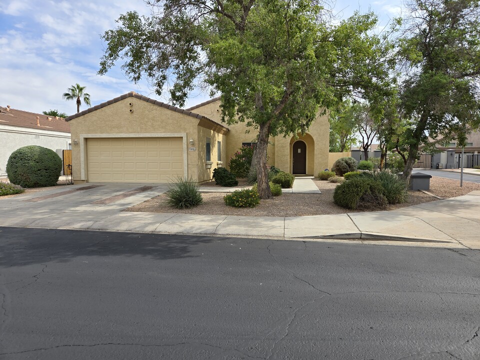 16705 N 50th Way in Scottsdale, AZ - Foto de edificio