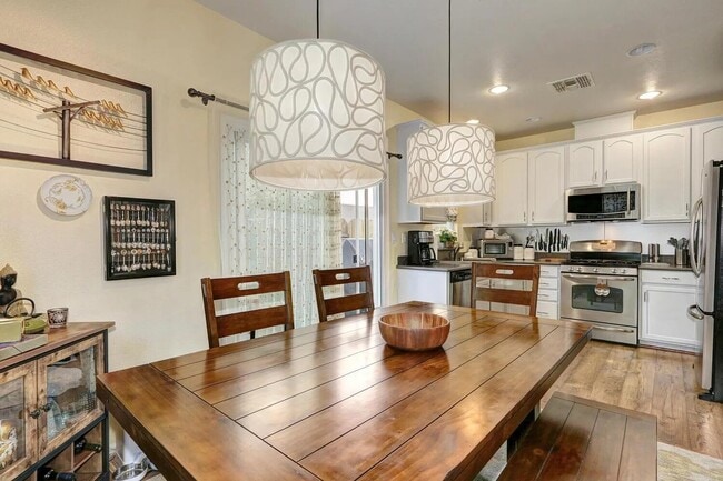 1935 Spoonbill Rd in West Sacramento, CA - Building Photo - Building Photo