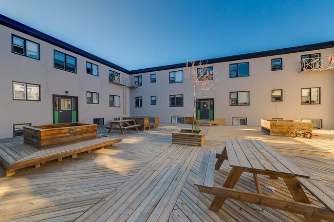 Scenic Court in Lethbridge, AB - Building Photo - Building Photo