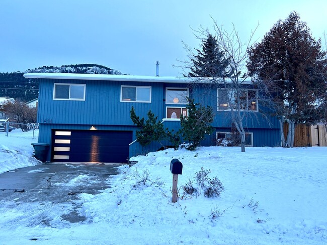 property at 1625 Flowerree St