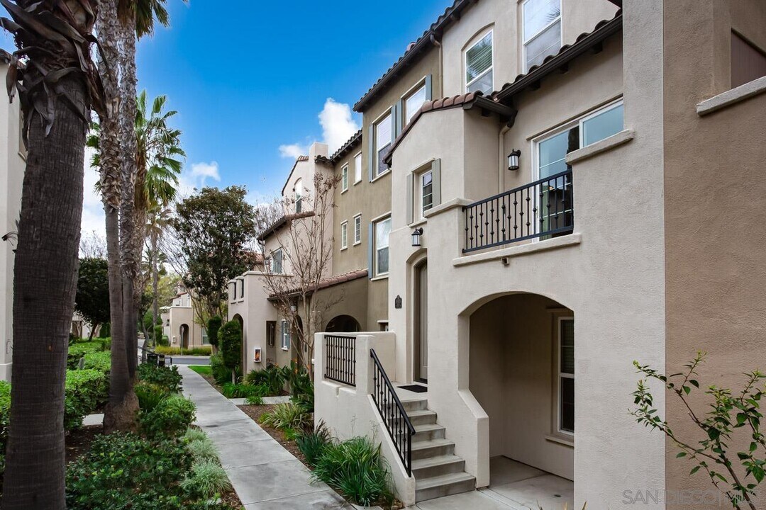 16925 Vasquez Way in San Diego, CA - Building Photo