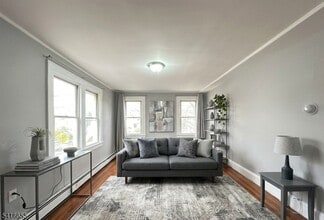 244 W Scott Ave in Rahway, NJ - Foto de edificio - Building Photo