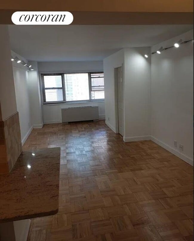 345 E 56th St in New York, NY - Building Photo - Building Photo