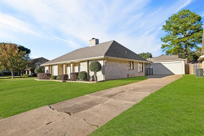 2815 Edgewood Dr in Sugar Land, TX - Building Photo - Building Photo
