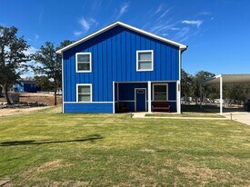 1055 Deer Ln in Azle, TX - Building Photo