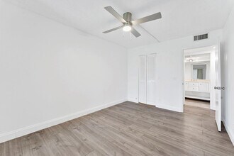 1052 Hythe A in Boca Raton, FL - Building Photo - Building Photo