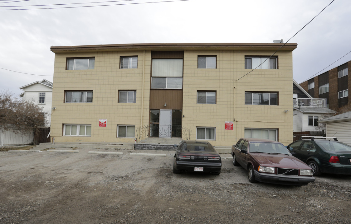 1633 11th Ave SW in Calgary, AB - Building Photo