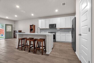 5051 Segovia Way in San Antonio, TX - Building Photo - Building Photo
