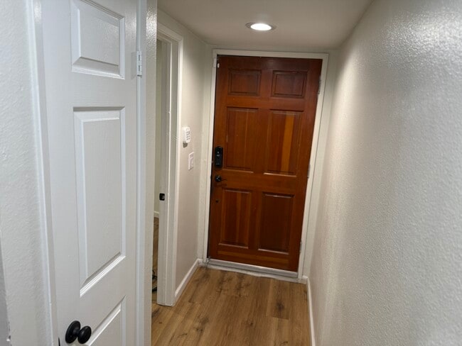 210 E Plymouth St, Unit 7 in Inglewood, CA - Building Photo - Building Photo