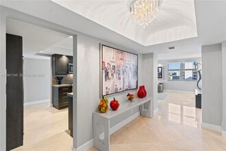 1920 S Ocean Dr in Hallandale Beach, FL - Foto de edificio - Building Photo