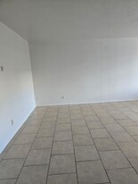 528 Charleston St SE, Unit 3 in Albuquerque, NM - Building Photo