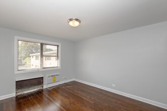 6803 N Ridge Blvd-Unit -6803-205 in Chicago, IL - Building Photo - Building Photo