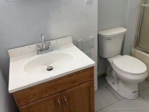 62 Brookfield Rd in Waterbury, CT - Building Photo - Building Photo