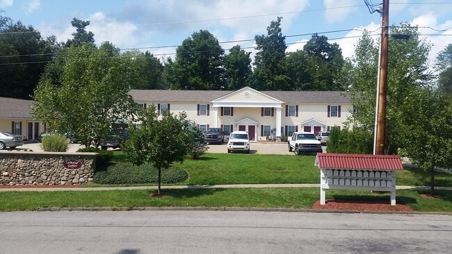 152 E 6th St, Unit 22 in Waterford, PA - Foto de edificio - Building Photo