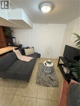 20 Queensdale Ave W in Hamilton, ON - Building Photo - Building Photo