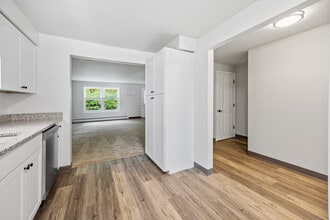 145 Harbor Pond Dr in Meriden, CT - Building Photo - Building Photo