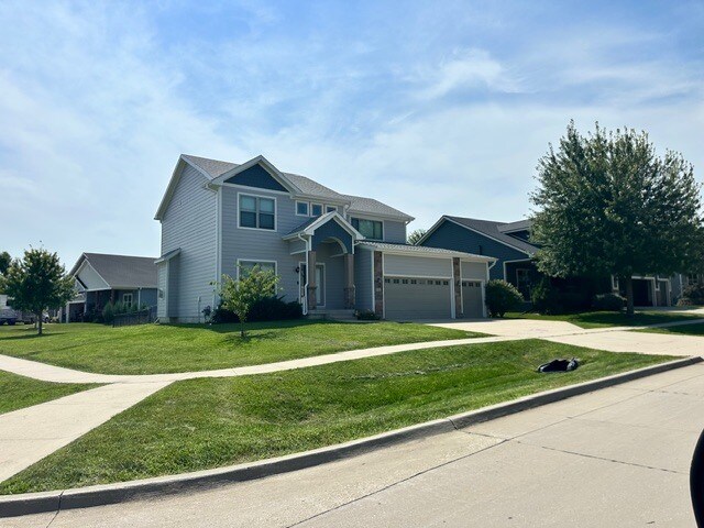 9702 Hazelwood Ave in Johnston, IA - Building Photo