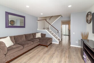 23 Carey Ln in Streamwood, IL - Foto de edificio - Building Photo