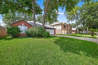 17162 Summer Hollow Dr in Sugar Land, TX - Building Photo - Building Photo