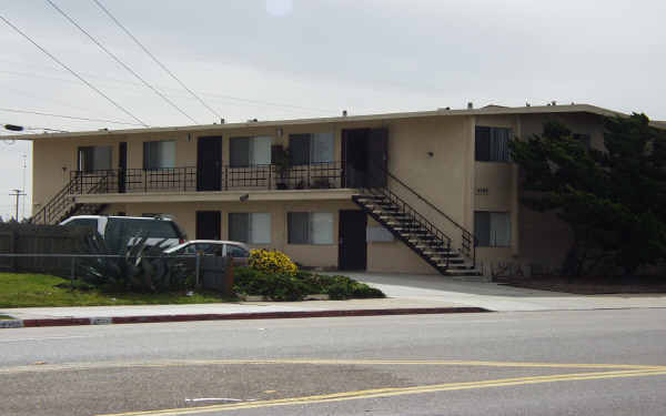 4495 Clairemont Dr in San Diego, CA - Building Photo - Building Photo