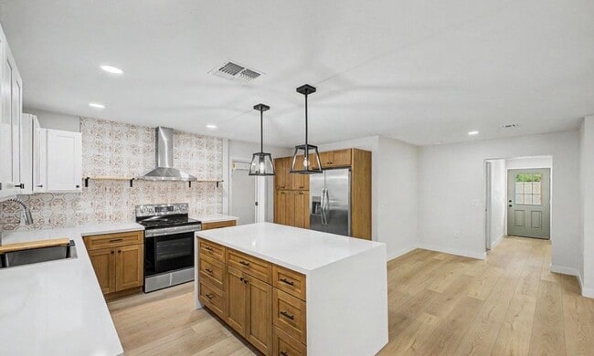 property at 3302 W Pierson St