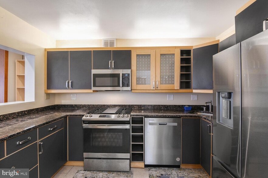 4515 Willard Ave, Unit 1111S in Chevy Chase, MD - Foto de edificio