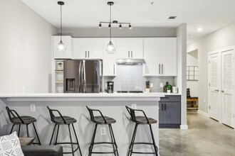 2505 Thornton Rd in Austin, TX - Building Photo - Building Photo