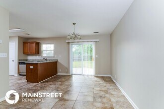 8104 Apple Valley Dr in Louisville, KY - Foto de edificio - Building Photo