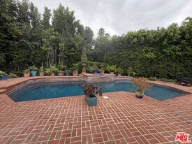 1094 Garden Ln in Beverly Hills, CA - Building Photo
