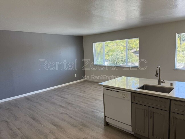 2355 Heidi Pl in Santa Rosa, CA - Building Photo - Building Photo