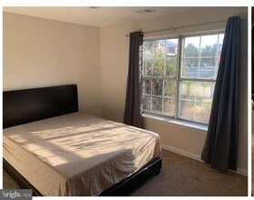 21082 Gladstone Dr in Sterling, VA - Building Photo - Building Photo