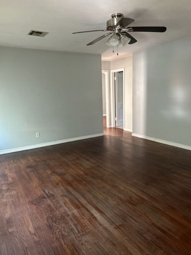 1110 W Apache St