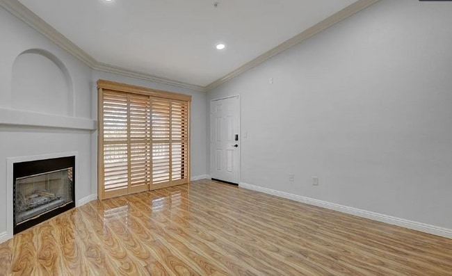 950 Seven Hills Dr in Henderson, NV - Building Photo - Building Photo