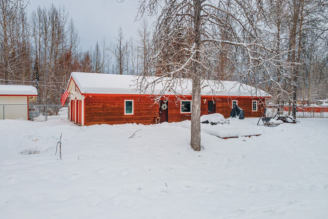 2218 Toivo Ct in North Pole, AK - Building Photo