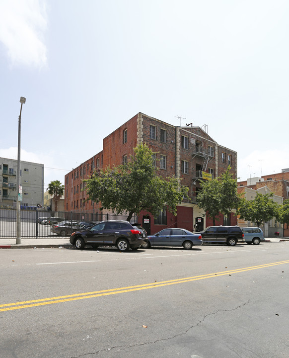 746 S Normandie Ave in Los Angeles, CA - Building Photo